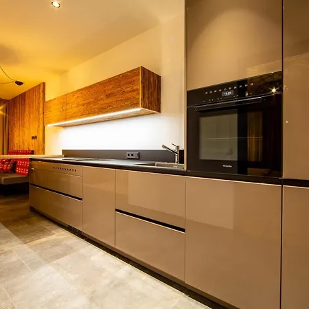 Luva - K 4* كابل